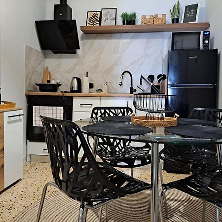 Stylish City Center Apartment Sérres Eksteriør bilde
