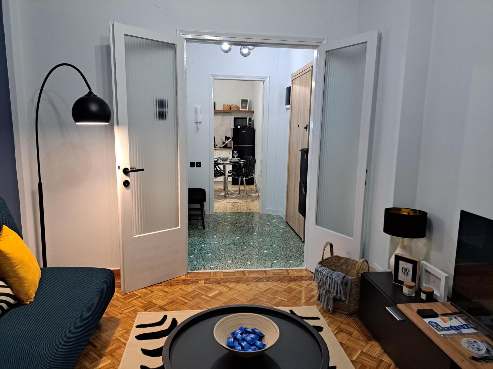 Stylish City Center Apartment Sérres Eksteriør bilde